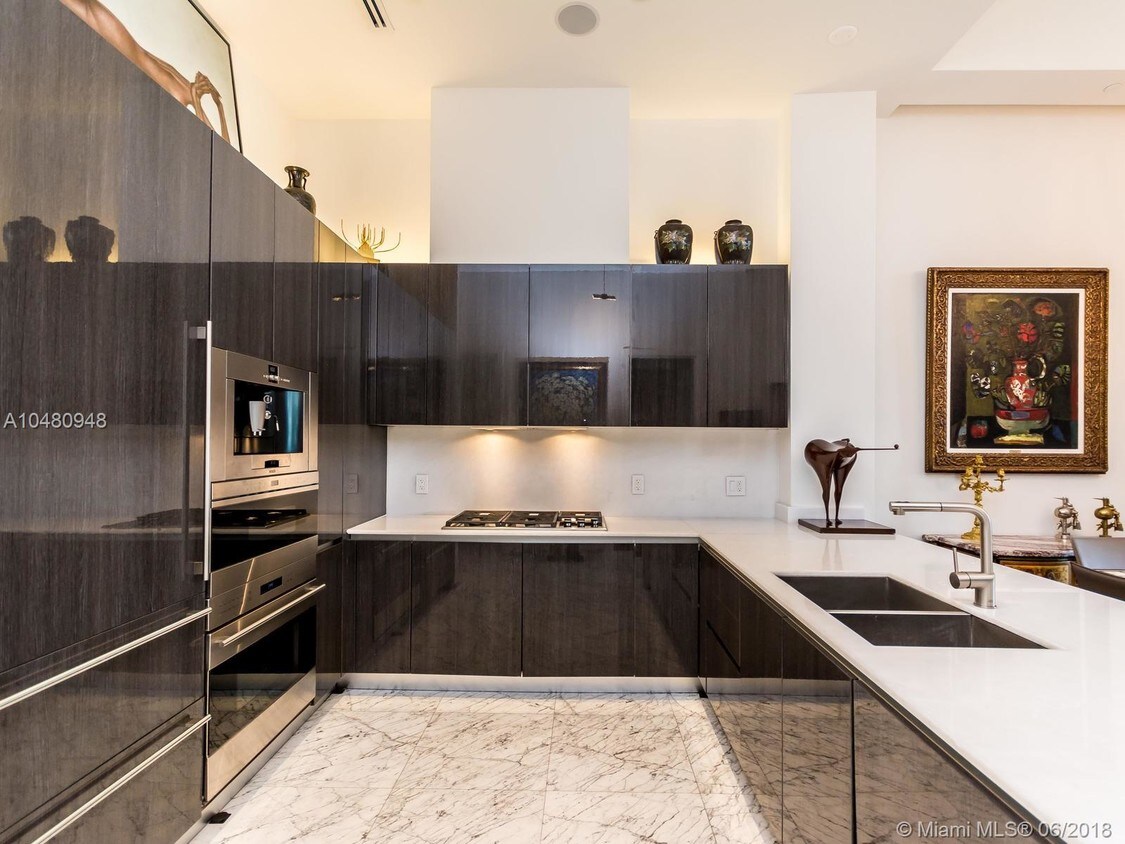 Foto principal - 3250 NE 188th St