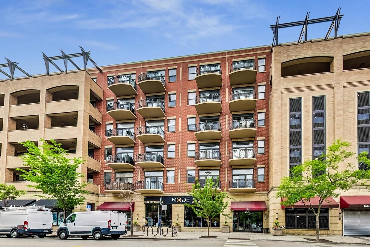 Primary Photo - 1301 W Madison St