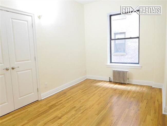 Building Photo - 355 W 85th St
