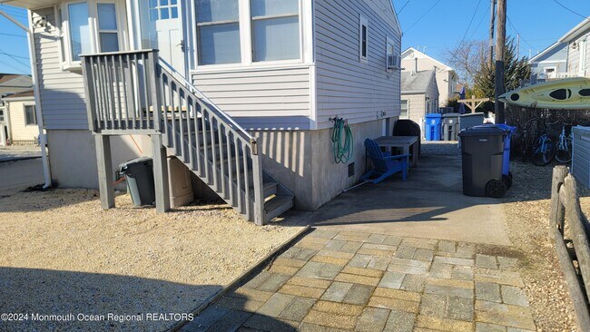 Building Photo - 116 W Plover Way