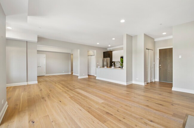 Building Photo - 833 Laurel Ave