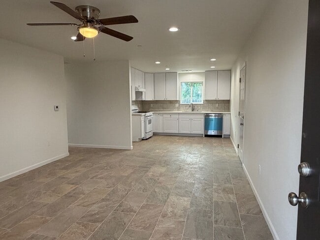 Building Photo - 515 W Ventura St