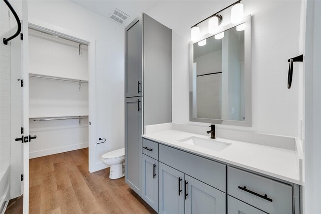 Building Photo - 1601 Mustang Dr