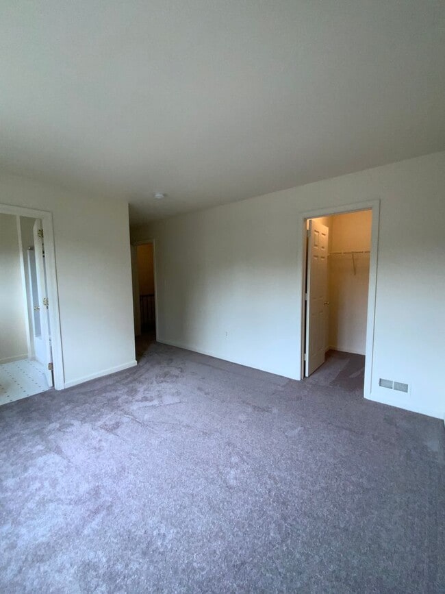 Building Photo - 204 Elmshire Dr