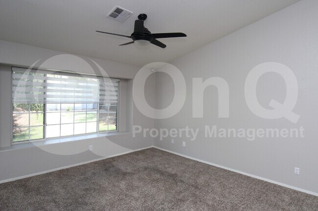 Foto del edificio - 860 N McQueen Rd
