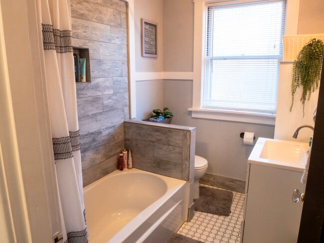 Upstairs Bathroom - 1611 Prather Ave