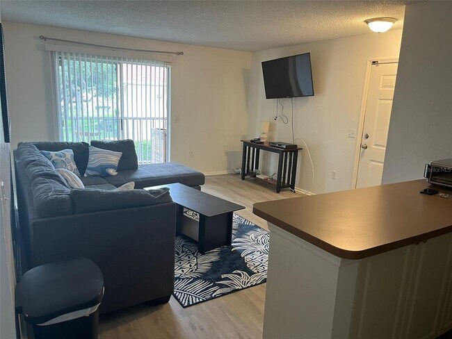 Building Photo - 9481 Highland Oak Dr
