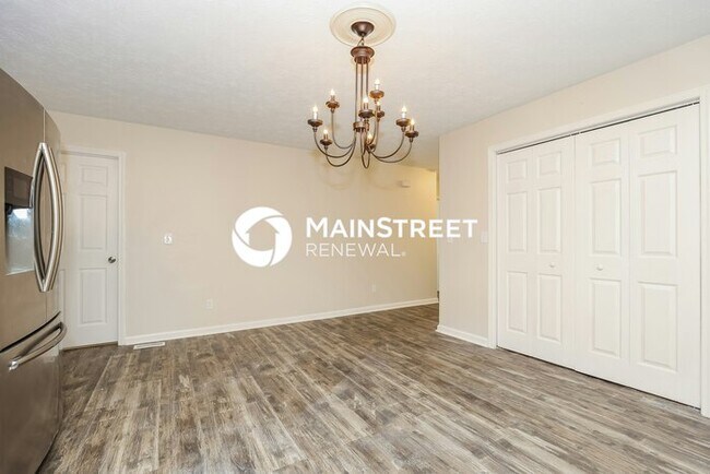 Foto del edificio - 5 Bedroom Pet-Friendly Home in Knoxville, TN with Main Street Renewal