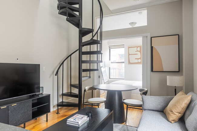Building Photo - 515 W 47th St