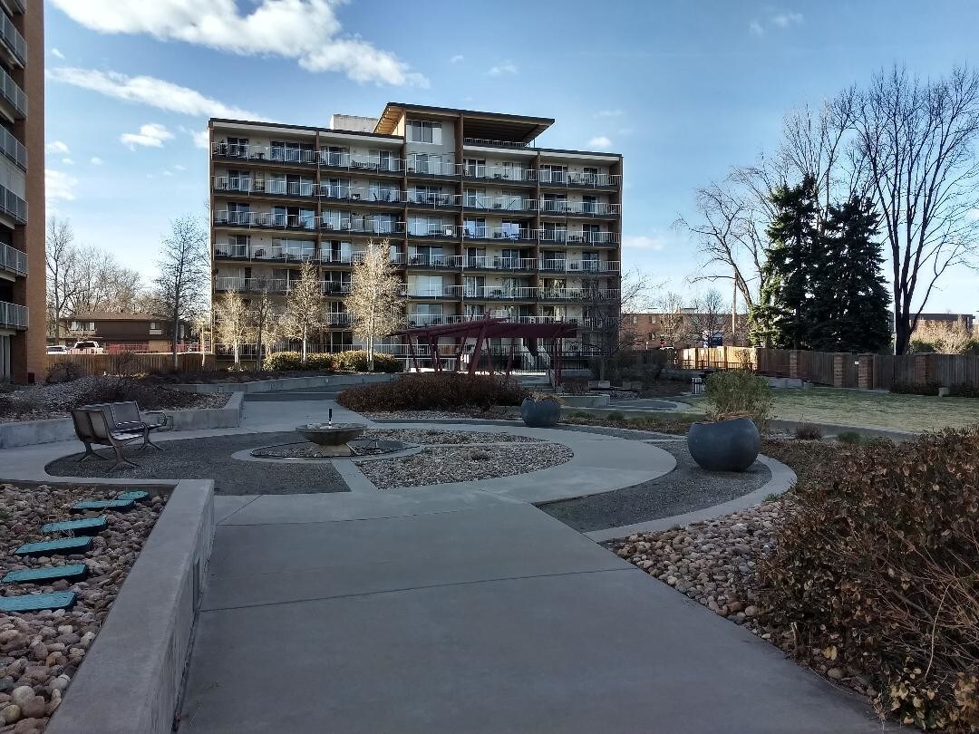 Courtyard - 955 Eudora St