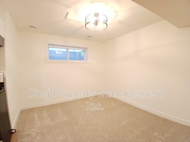 Photo du bâtiment - 1926-1209 209 St NW