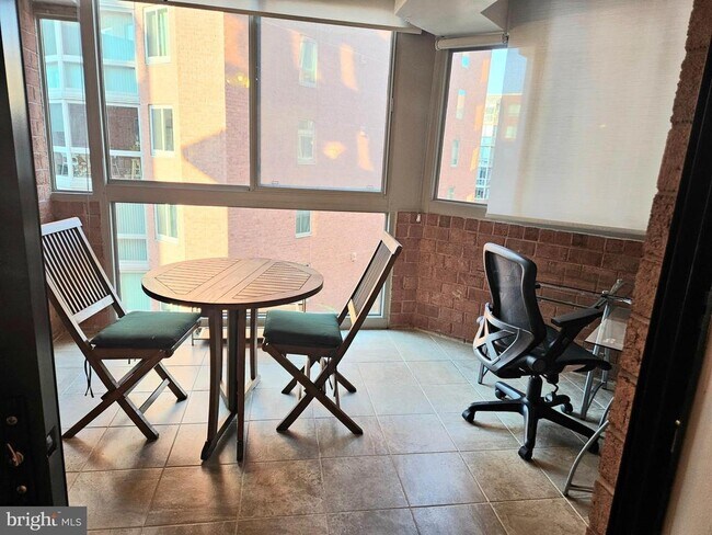 Foto del edificio - 1001 N Vermont St