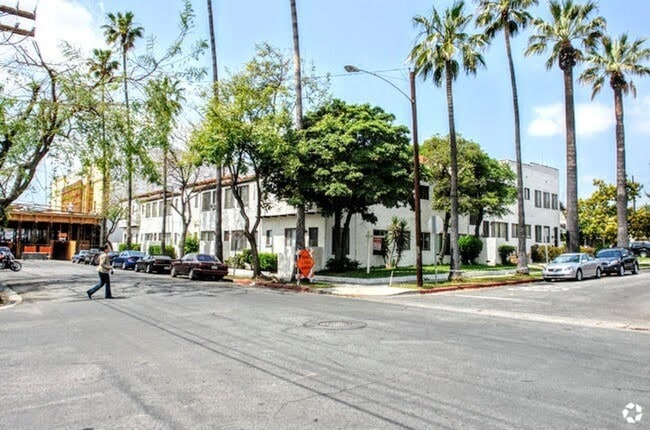 Building Photo - Windsor Court - Windsor Court Glendale LLC