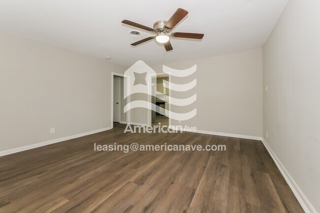 Foto del edificio - 4533 Sentry St