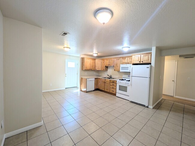 Building Photo - 3373 Canyon Meadow Dr