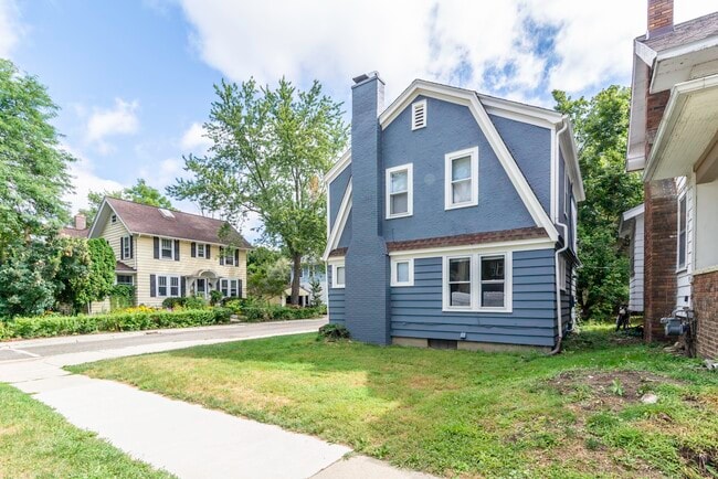 Photo - 800 Sylvan Ave House