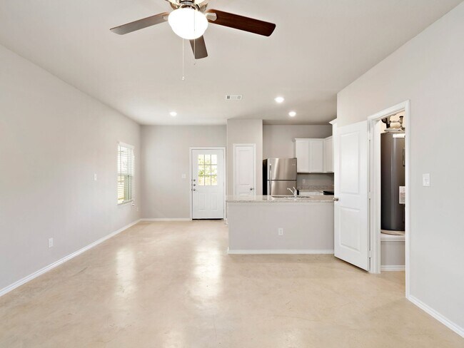 Foto del edificio - New Unit Available for Rent! Move In Speci...