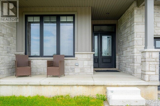 Building Photo - 371 Argyle Ave