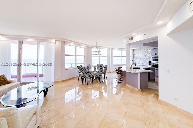 Building Photo - 2100 N Ocean Blvd
