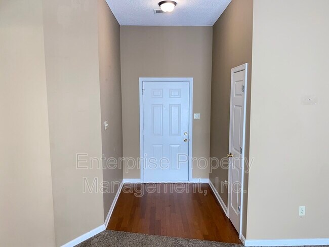 Foto del edificio - 4444 Longtree Cove