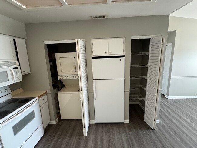 Foto del edificio - 652 Green Jade Dr