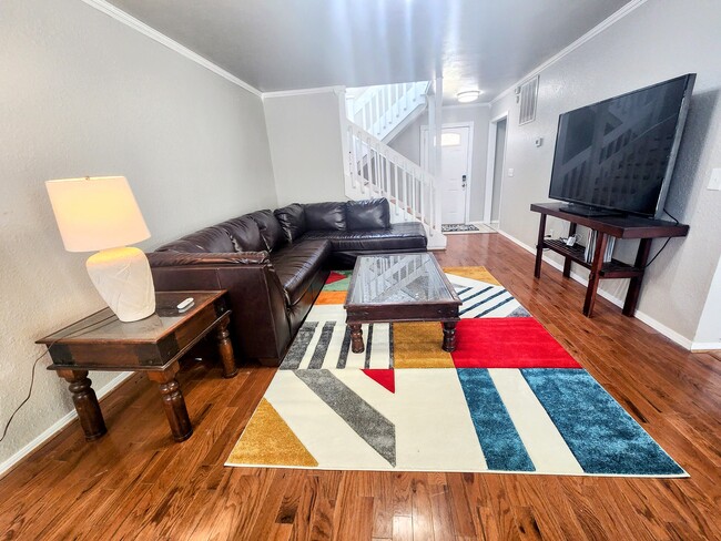 Foto del edificio - 4716 Hemlock Cir
