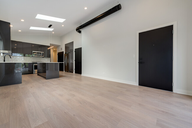 Building Photo - 4426 N Kenneth Ave
