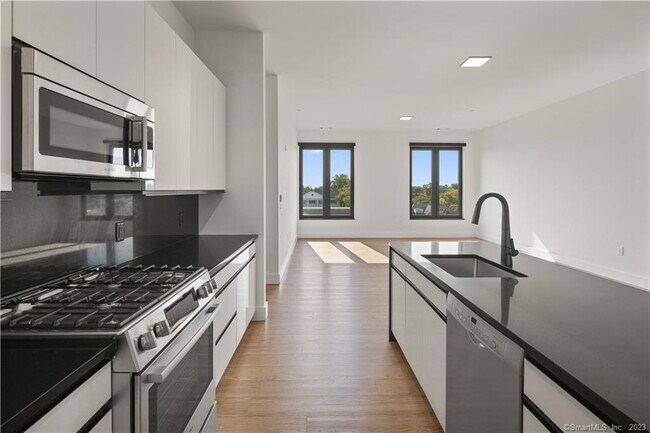 Building Photo - 78 Unquowa Pl