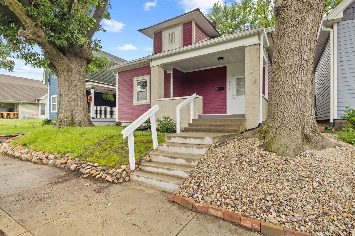 Primary Photo - 734 Parkway Ave