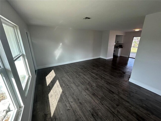 Foto del edificio - 3310 Jamestown St