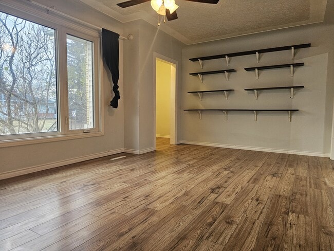 Photo du bâtiment - 12905-12972 72 St NW