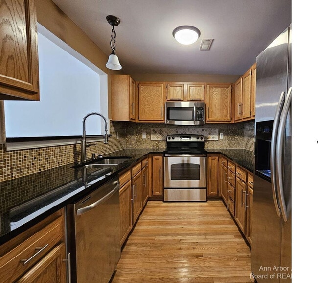 Foto del edificio - 1493 Silverbrook Ridge Dr