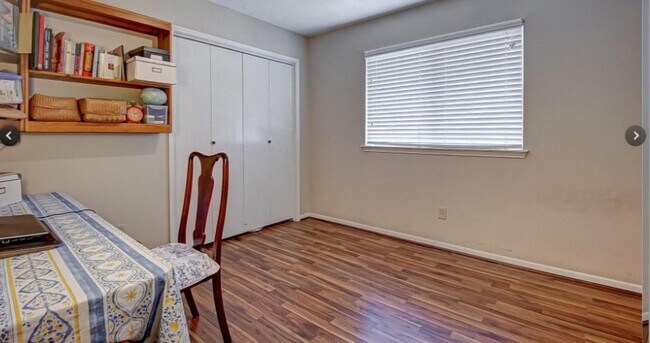 Foto del edificio - 6607 Readsland Ln