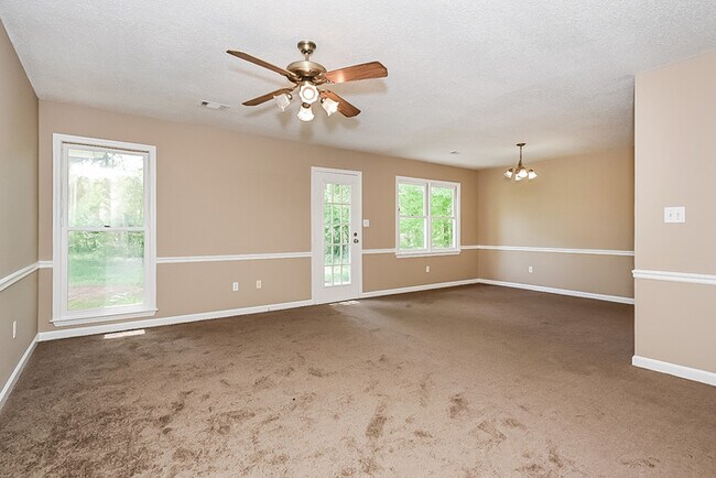 Building Photo - Newly renovated, large yard, a must see
