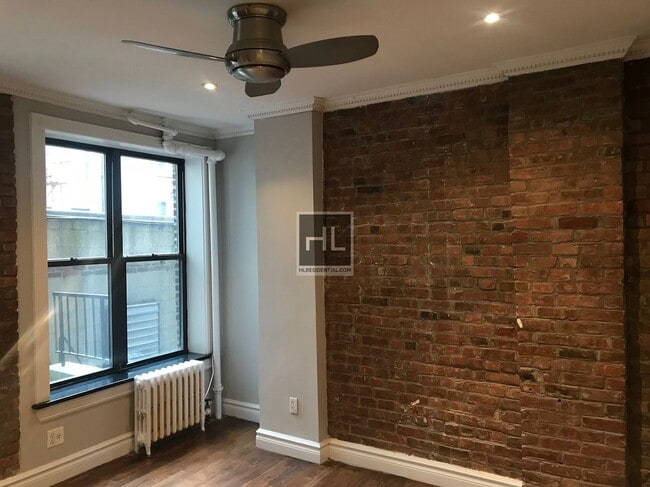 Building Photo - Mott Street
