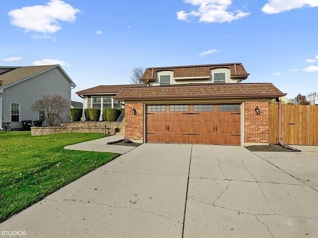 Building Photo - 1054 Warwick Cir N