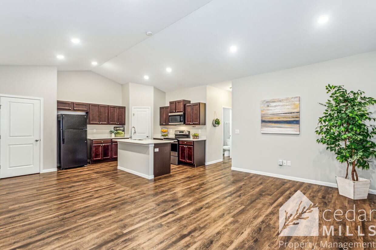 Primary Photo - 3 Bedroom Duplex in Maize