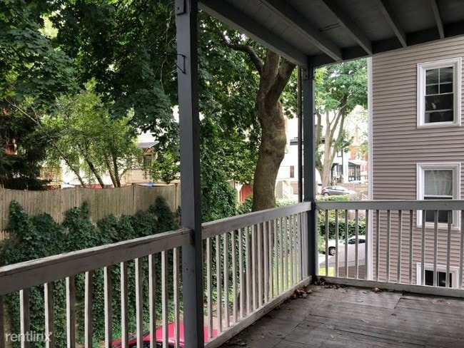 Building Photo - 3 br, 1 bath Apartment - 20 Grant St 2 Unit 2