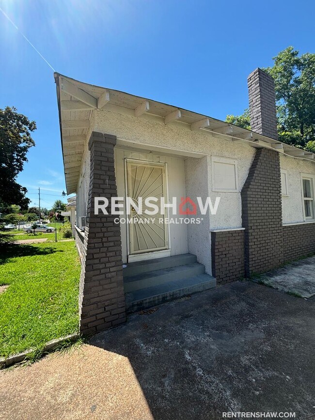 Building Photo - INCENTIVE: $99 Move in Special with Approv...