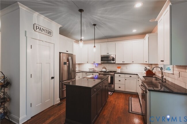 Building Photo - 900 Eagle Pl