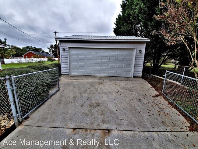 Building Photo - 3 br, 2 bath House - 107 Edna St