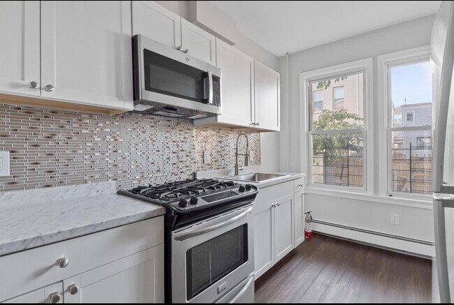 Foto del edificio - 35 McAdoo Ave