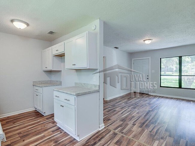 Building Photo - 1504 Dakar St