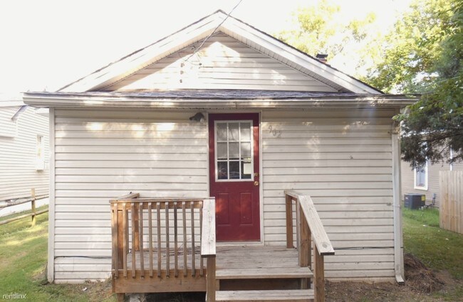 Building Photo - 3 br, 1 bath House - 902 N Kansas Expy