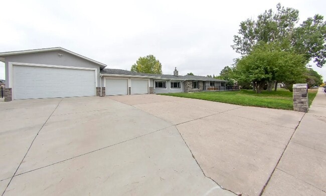 Building Photo - Big, Beautiful, Newly Renovated Home