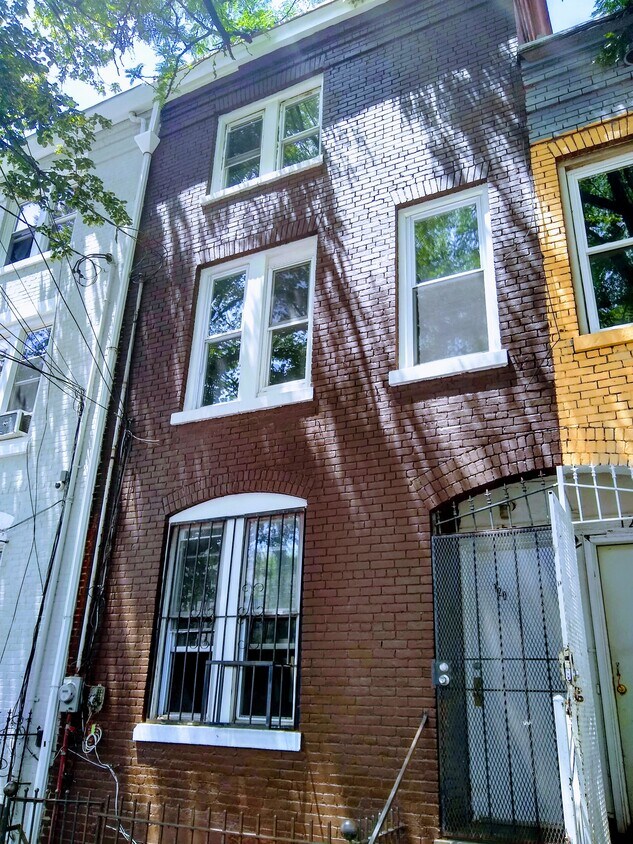 Primary Photo - 120 Highland Ave