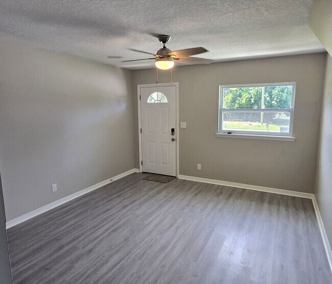 Foto del edificio - 341 Parkwood Dr