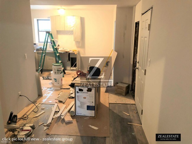 Building Photo - 576 3rd Ave