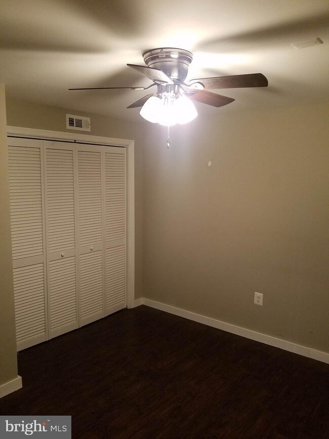 Building Photo - 8133 Tenbrook Dr