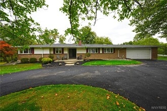 Building Photo - 100 Bridle Ln